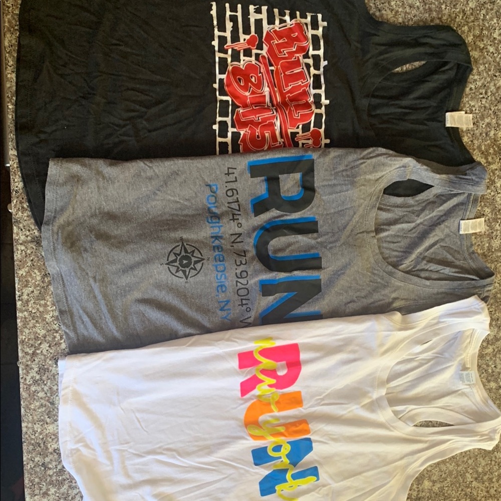FLEET FEET Graphic Tank Tops - Multicolor